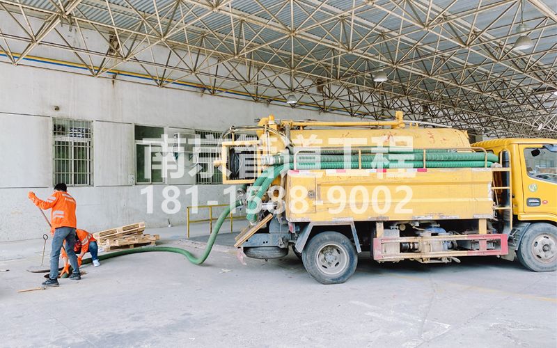 258百水家园工厂抽污水