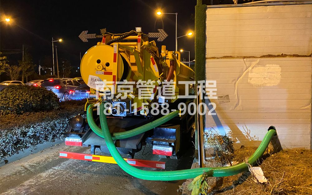 266百水家园临时工地抽粪