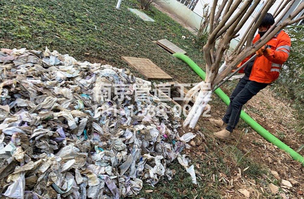 315百水家园化粪池垃圾清理